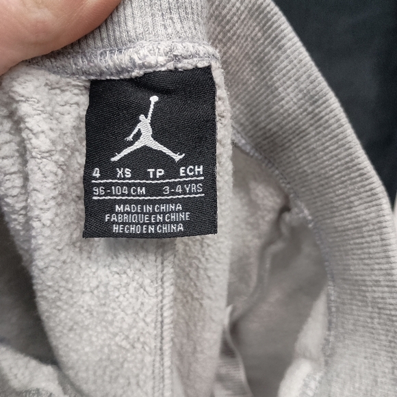 Jordan Gray Sweatpants with Tapered Legs and Elastic Waistband - Picture 7 of 8